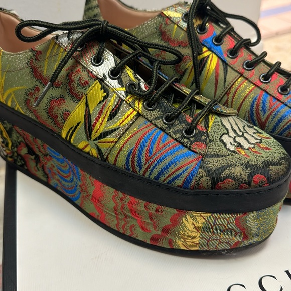 Gucci Jacquard Silk Tiger Peggy Platform - Picture 2 of 5